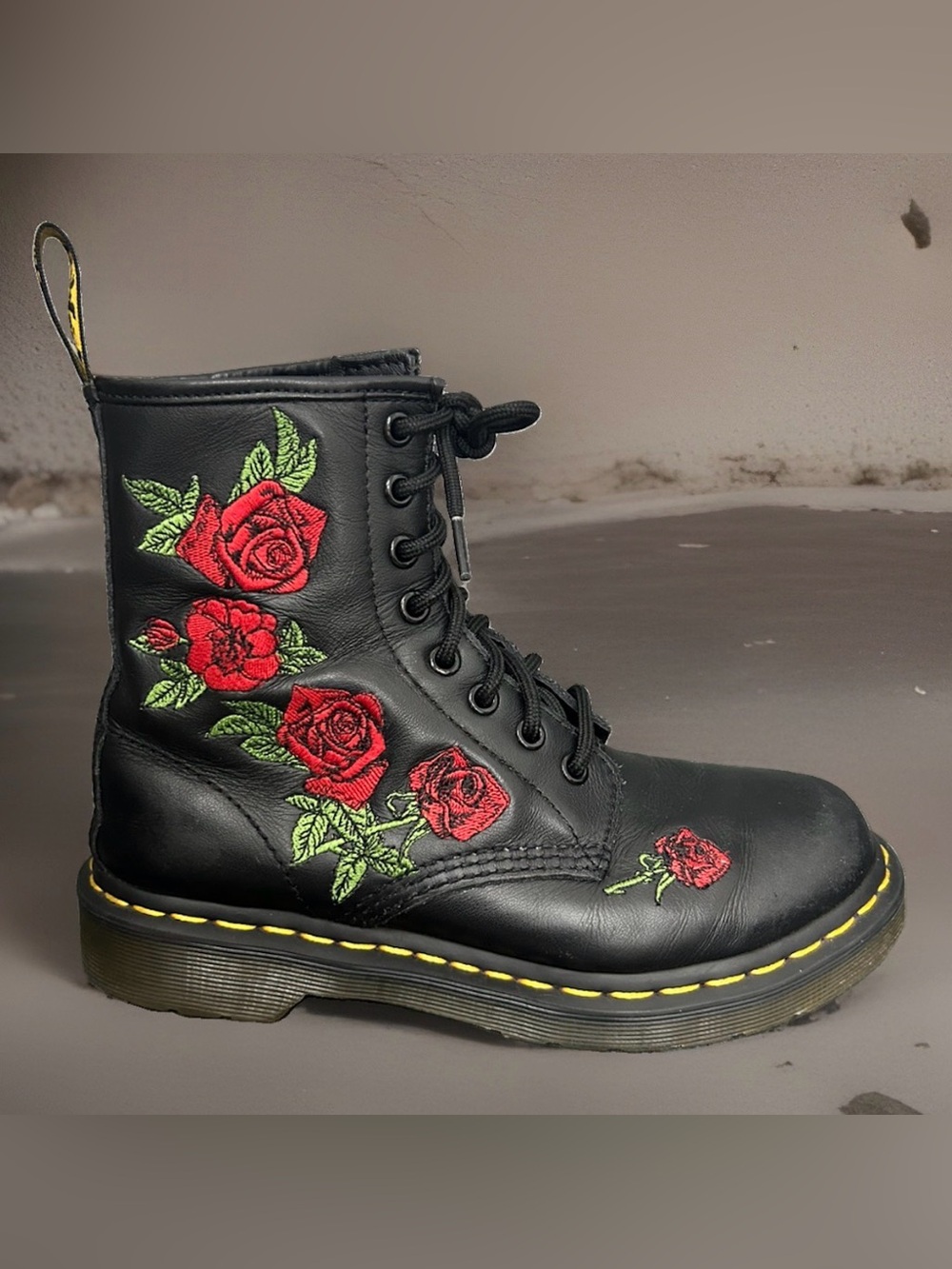 Dr. Doc Martens 1460 Black Leather Boots Red Roses Women's US 6 Lace Up Combat